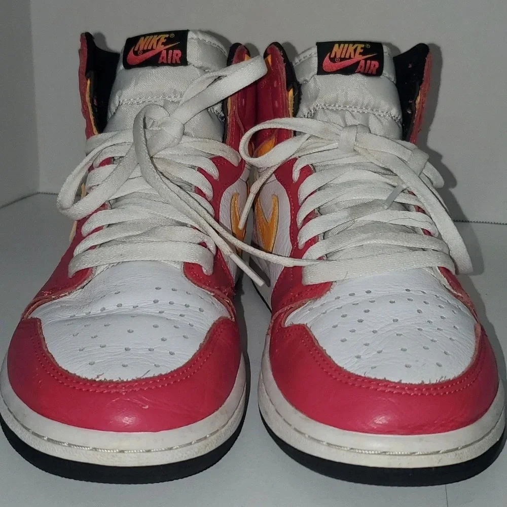 Air Jordan 1 Retro High OG Light Fusion Red Nike Air Size 9.5